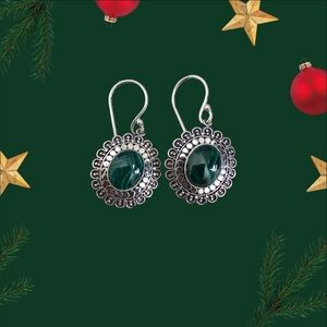 🌿 Stunning Silver Earrings with Green Stone 🌿